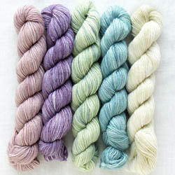 Manos del Uruguay Fino Minis Strickset für Schal & Loop handgefärbt Henrietta