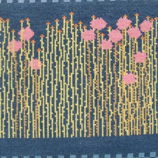Fru Zippe Kissen Englisches Gras 74-P5 und 74-P29 Blauer Hintergrund 