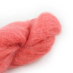 Cowgirl Blues Fluffy Mohair Solids Håndfarvet 22-Ruby Grapefruit