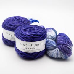 Cowgirl Blues Aran Single Garnpaket 300G Blueberry-Cobalt/Airforce/Blueberry/IcedBerry