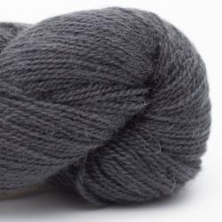 Nomadnoos Dry Desert Camel 2-ply LIGHT fingering handgesponnen heart and coal (dark grey)