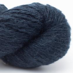 Nomadnoos Smooth Sartuul Sheep Wool 2-ply light fingering håndspundet drama at scala (navy)