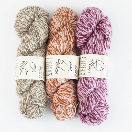 Nomadnoos So soft Yak and Satuul 3-ply fingering handspun eagle soul (white/orange)