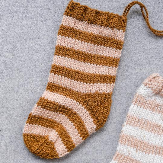BC Garn Pattern Christmas Socks deutsch
