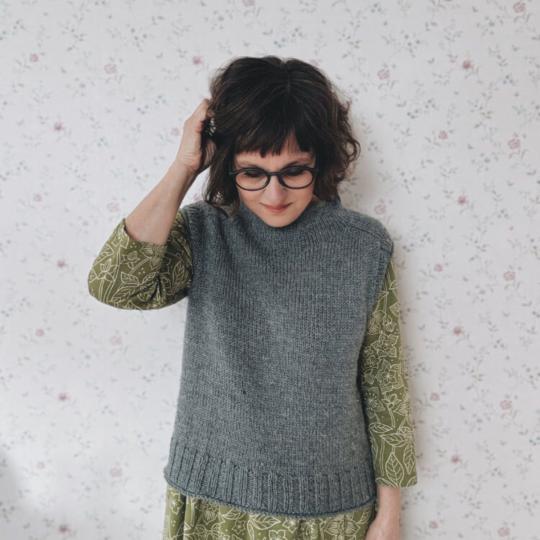 Erika Knight Anleitung Truudi Vestover deutsch