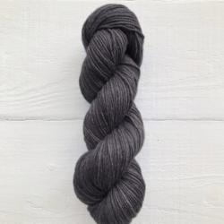 Manos del Uruguay Silk Blend uni handgefärbt Kohl Manos del Uruguay Silk Blend uni handgefärbt Kohl