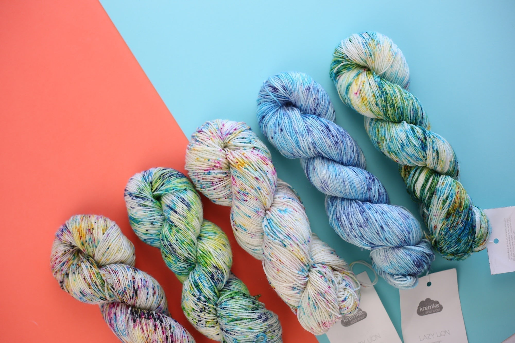 Handgefärbte Garne „lesen“ – der Schlüssel zu deinem perfekten Strickprojekt