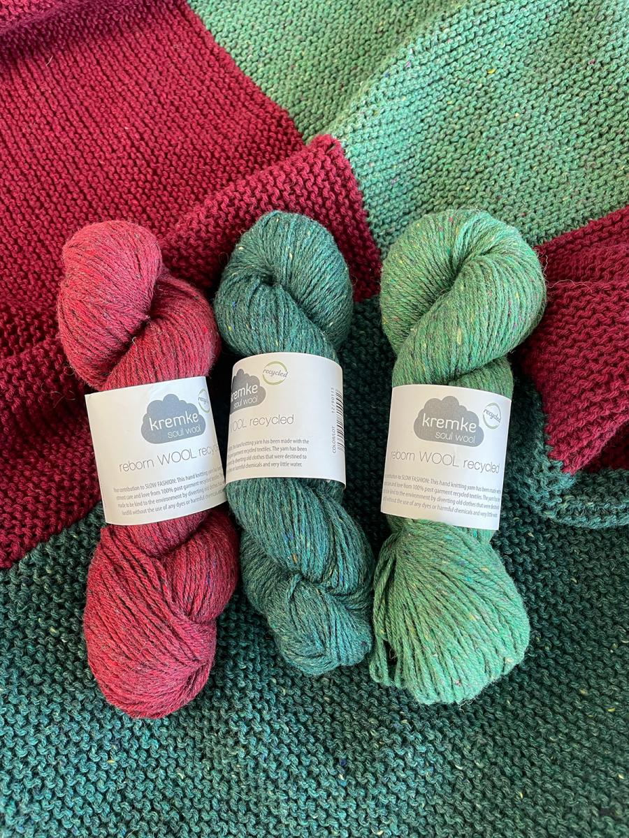 3 Stränge der Kremke reborn Wool in Pink, Dunkel grün und grün 