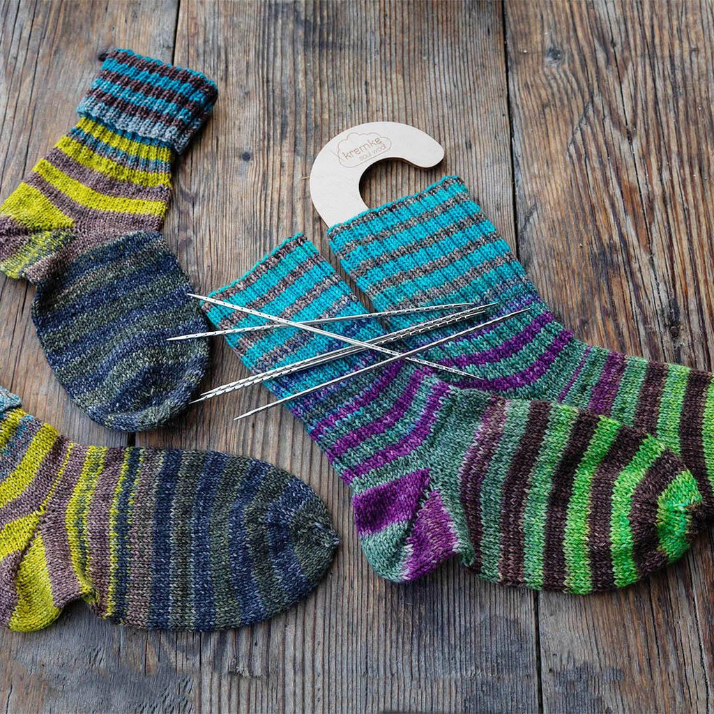 Yarn set Country Idea Colorful striped socks