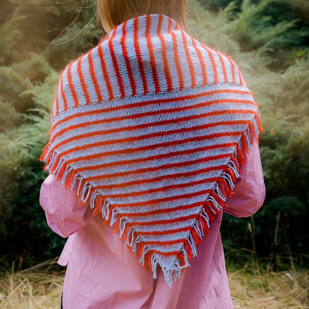Strickset Gestreifter Dreiecksschal