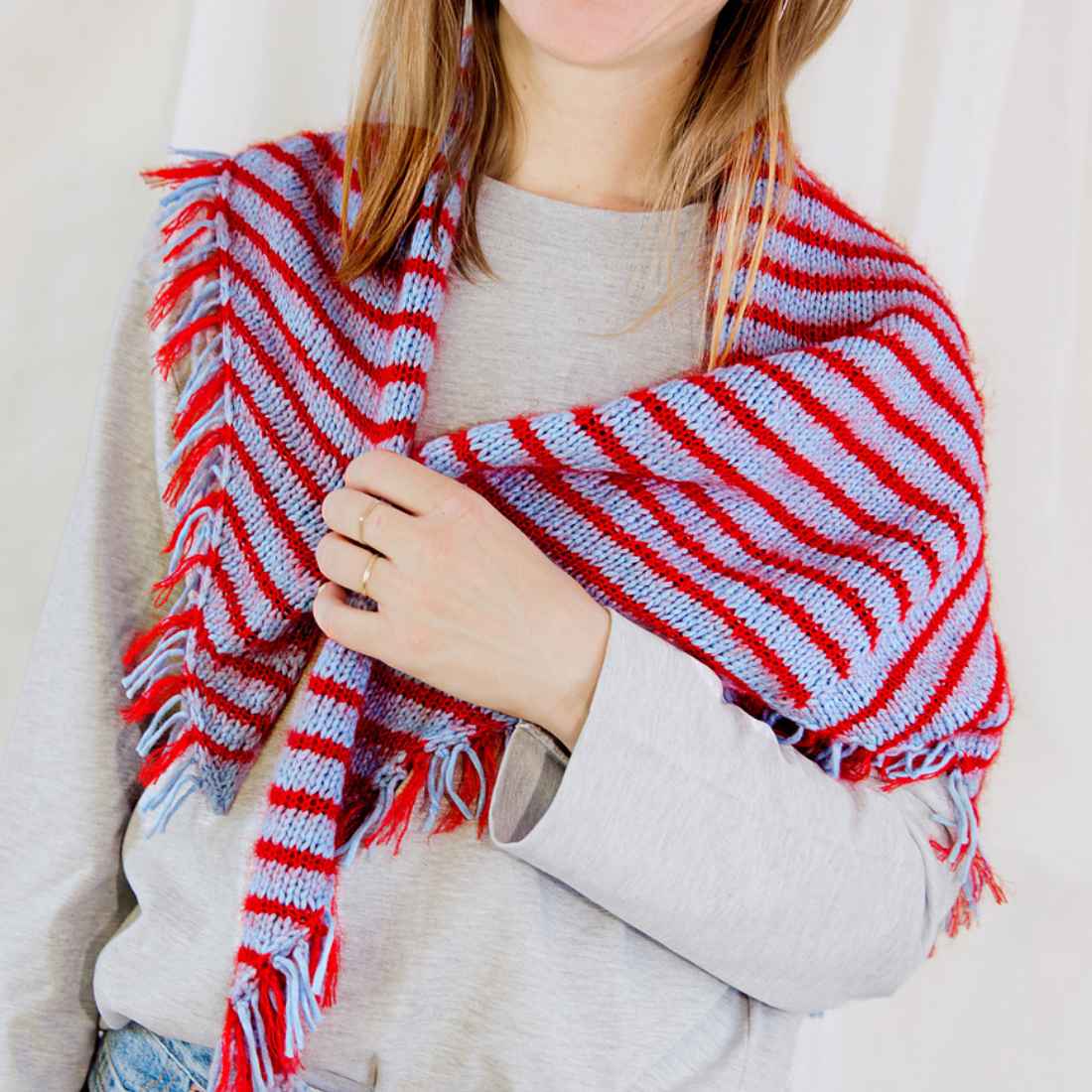 Strickset Gestreifter Dreiecksschal