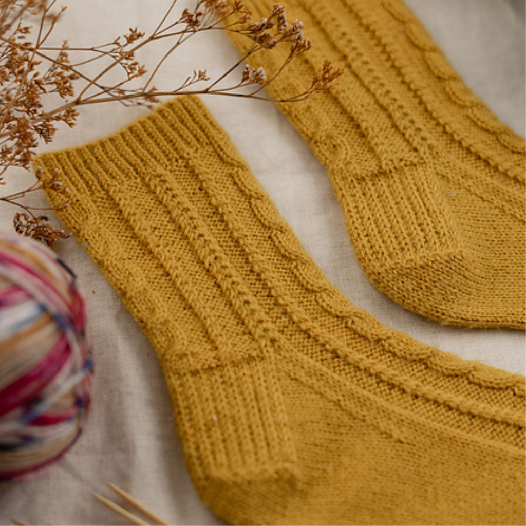 Strickset perfektes Paar Socken mit Edelweiss