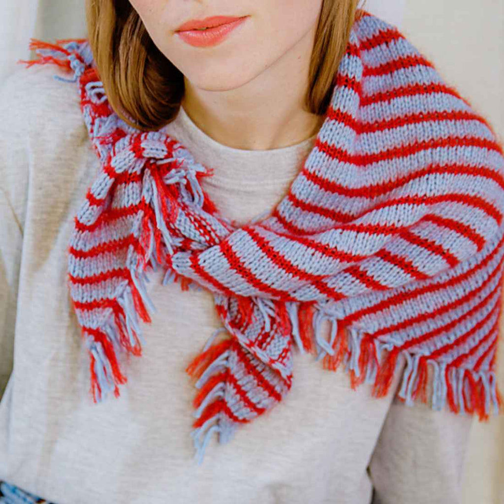 Strickset Gestreifter Dreiecksschal