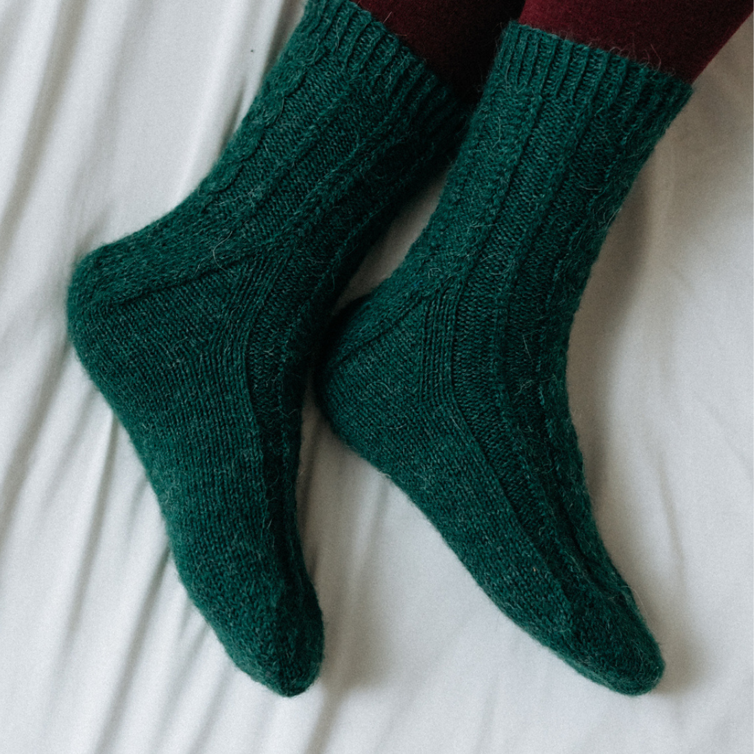 Strickset perfektes Paar Socken mit Edelweiss